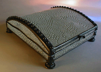 footed box with rain drop glass pattern